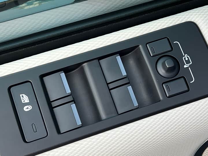 Фото 9 - Land Rover Discovery