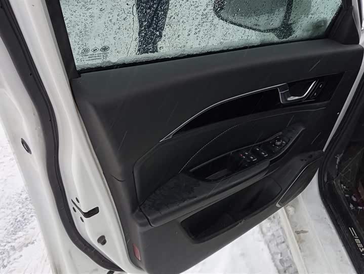 Фото 7 - Bestune B70