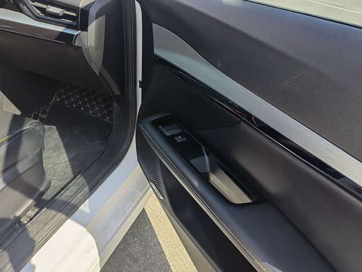 Фото 6 - MG Motor 5 Scorpio