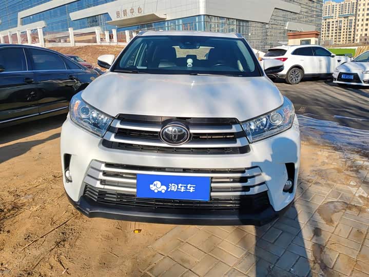 Фото 2 - Toyota Highlander