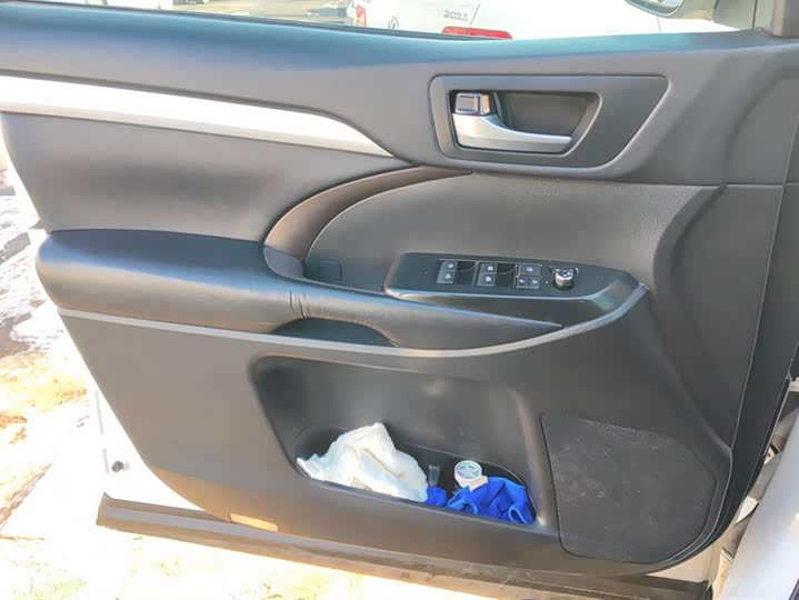 Фото 7 - Toyota Highlander