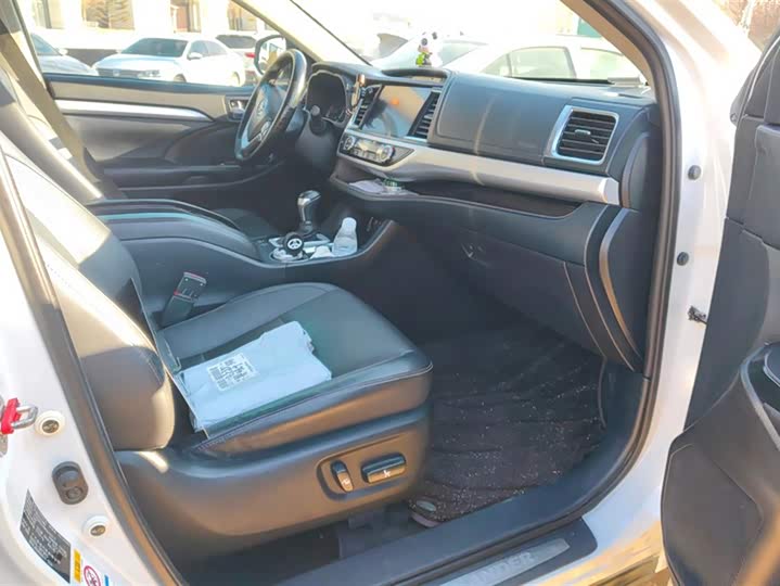 Фото 8 - Toyota Highlander