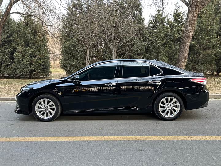 Фото 3 - Toyota Camry