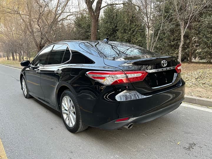 Фото 4 - Toyota Camry