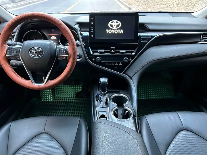 Фото 7 - Toyota Camry