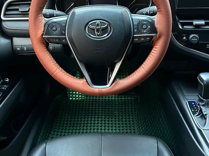 Фото 9 - Toyota Camry