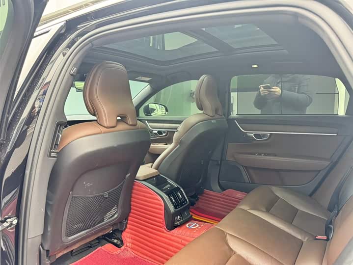 Фото 4 - Volvo S90