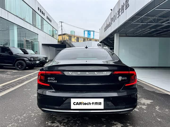 Фото 9 - Volvo S90