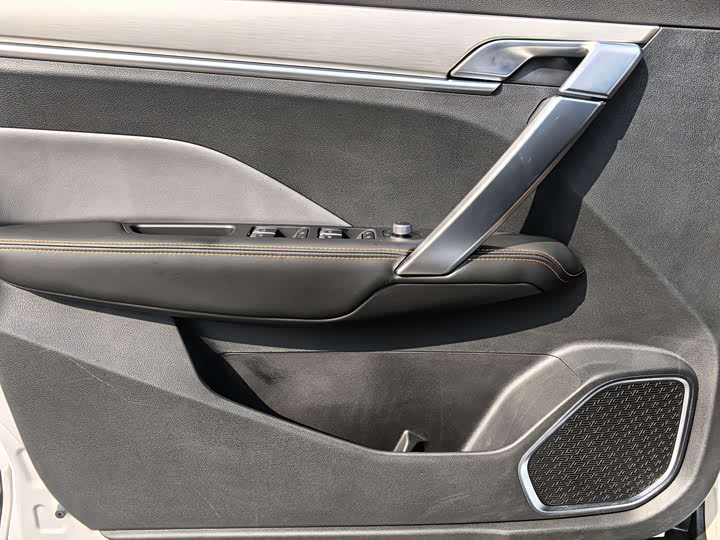 Фото 5 - Geely Coolray