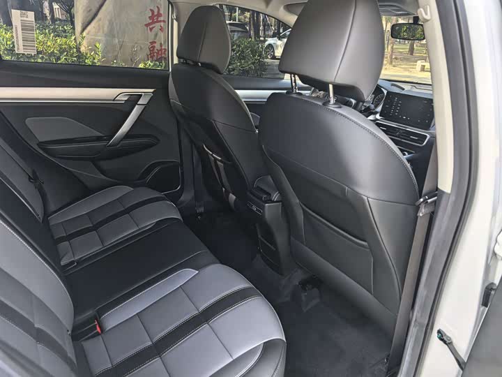 Фото 6 - Geely Coolray