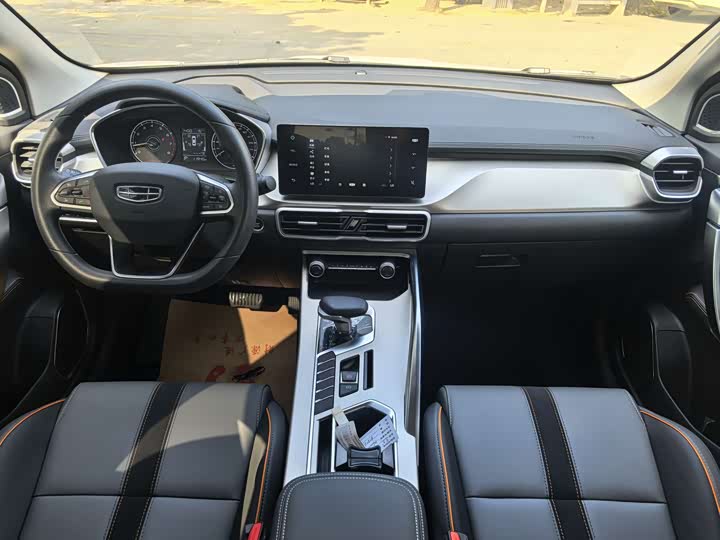 Фото 7 - Geely Coolray