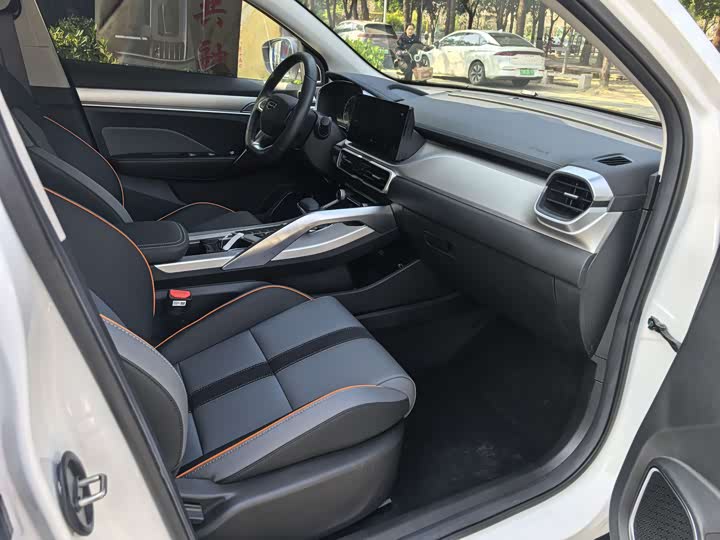 Фото 8 - Geely Coolray