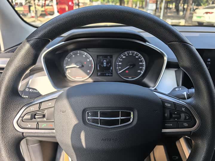 Фото 9 - Geely Coolray