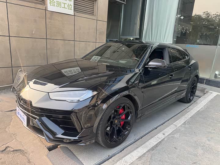 Фото 1 - Lamborghini Urus