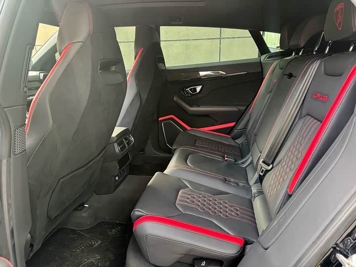 Фото 3 - Lamborghini Urus