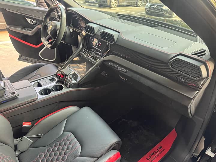 Фото 4 - Lamborghini Urus