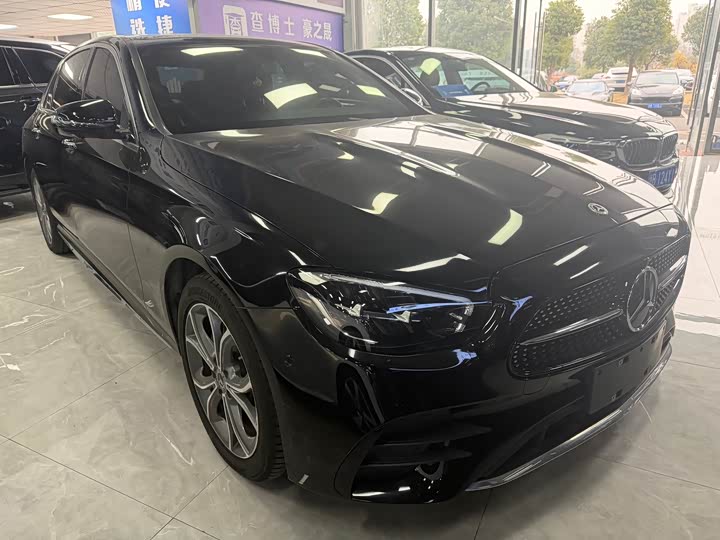 Фото 3 - Mercedes-Benz E-Class