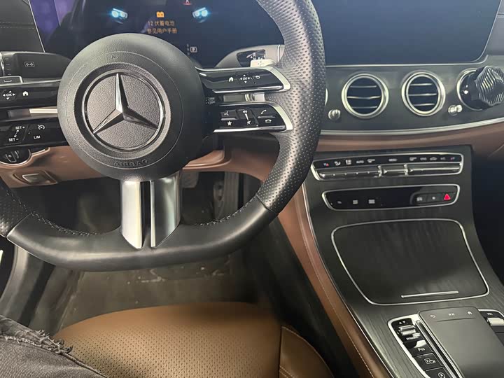 Фото 7 - Mercedes-Benz E-Class