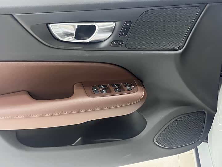 Фото 2 - Volvo S60