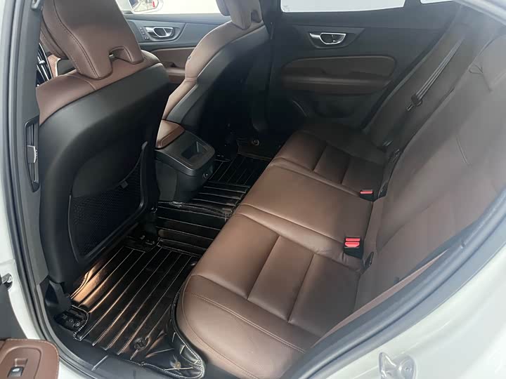 Фото 4 - Volvo S60