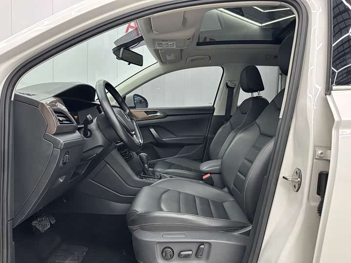 Фото 4 - Volkswagen Tharu