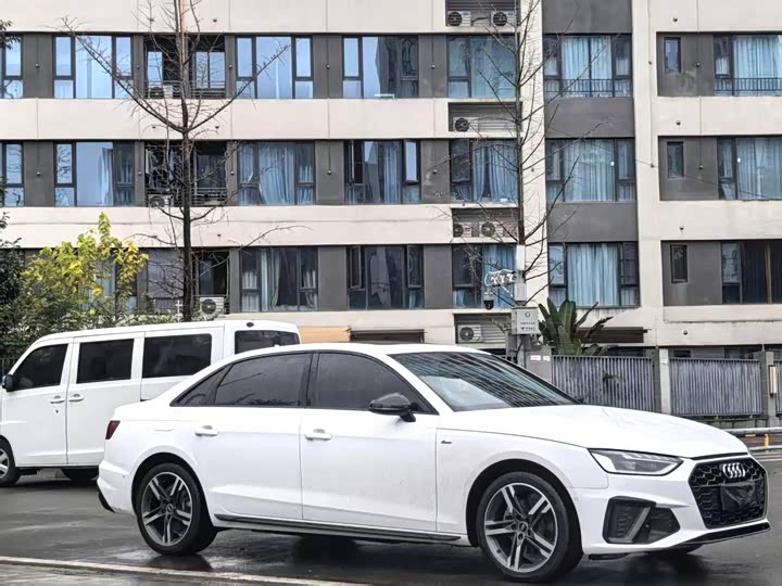 Фото 3 - Audi A4L