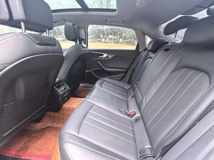 Фото 4 - Audi A4L