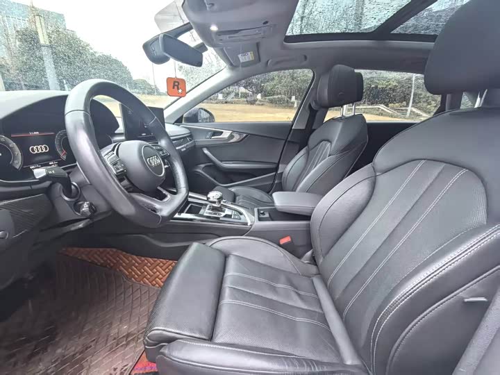 Фото 8 - Audi A4L