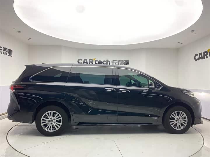 Фото 4 - Toyota Sienna