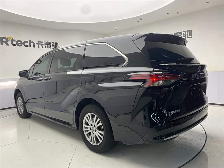 Фото 7 - Toyota Sienna