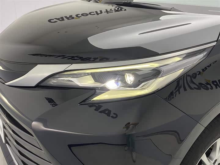 Фото 9 - Toyota Sienna