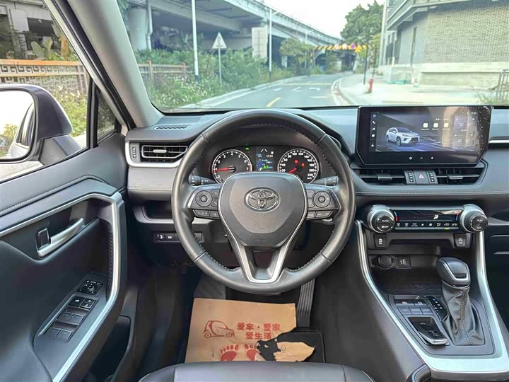 Фото 9 - Toyota Wildlander