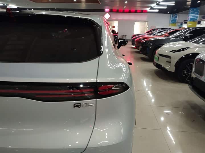 Фото 8 - Changan Deepal S05