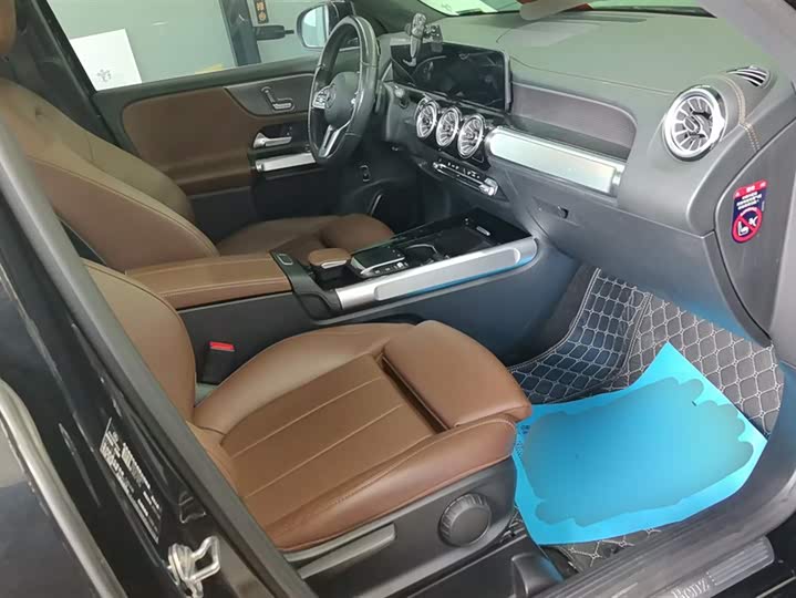 Фото 8 - Mercedes-Benz GLB-Class