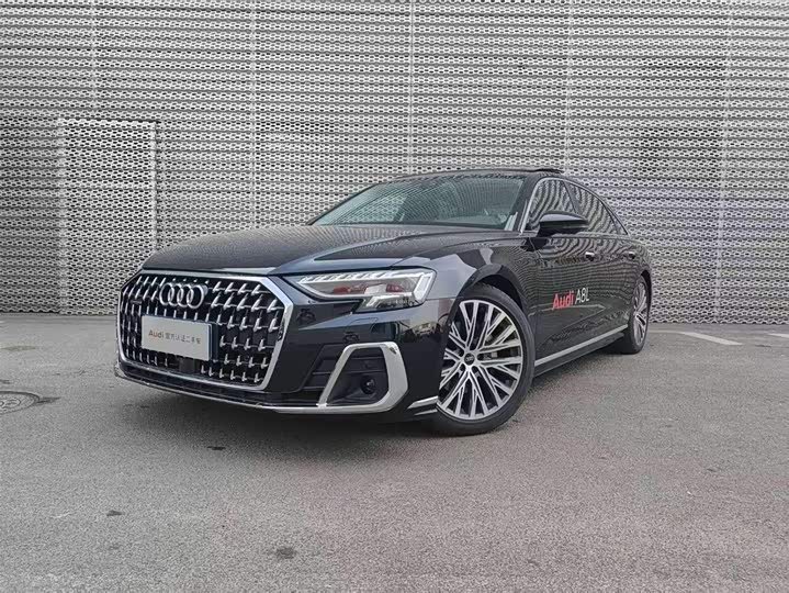 Фото 1 - Audi A8