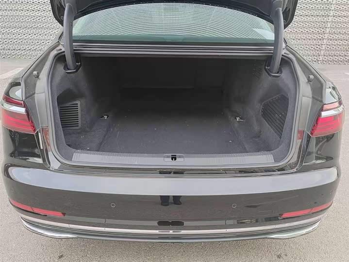 Фото 3 - Audi A8