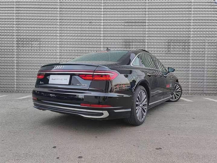 Фото 6 - Audi A8