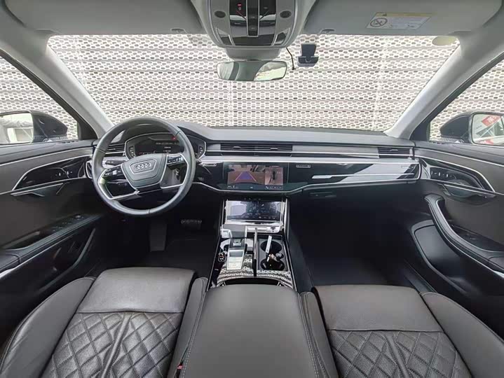 Фото 8 - Audi A8
