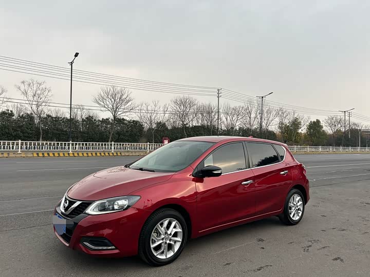 Фото 1 - Nissan Tiida