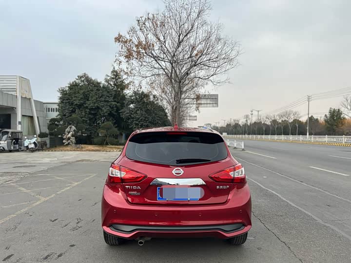 Фото 4 - Nissan Tiida