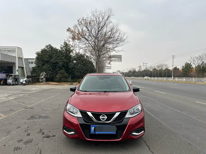 Фото 8 - Nissan Tiida