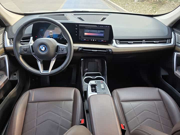 Фото 6 - BMW iX1