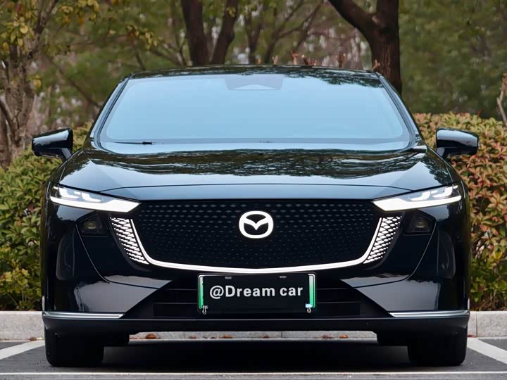 Фото 2 - Mazda EZ-6