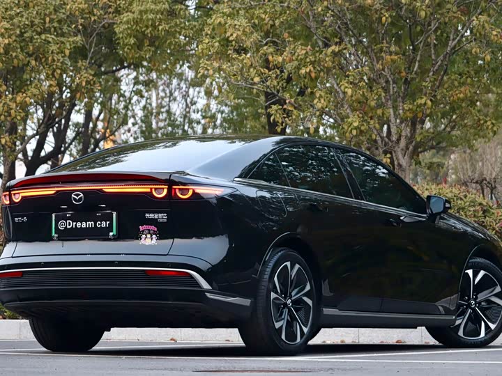 Фото 6 - Mazda EZ-6