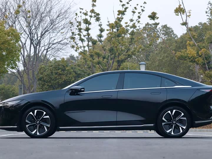 Фото 8 - Mazda EZ-6