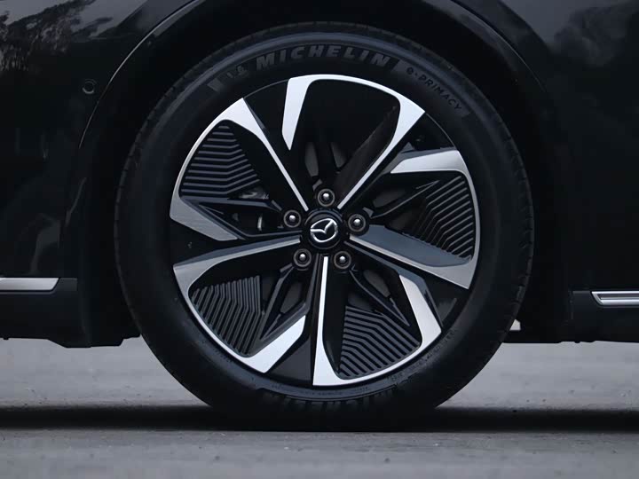 Фото 9 - Mazda EZ-6