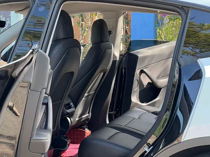 Фото 8 - Tesla Model Y