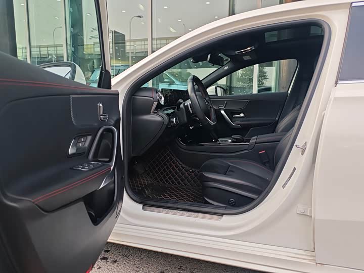 Фото 4 - Mercedes-Benz A-Class