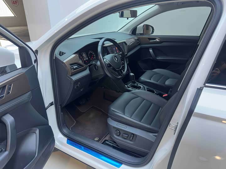 Фото 9 - Volkswagen Tharu