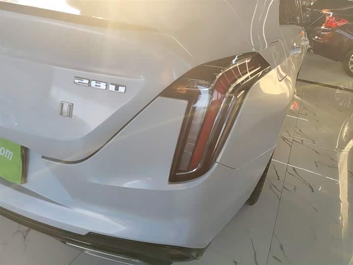 Фото 8 - Cadillac CT4